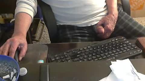 Snapshot of islandduke chatting on 12-17-24, 03:39 Duke online show from 12-17-24, 03:39