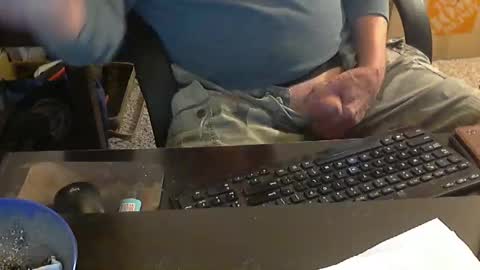 Snapshot of islandduke chatting on 12-17-24, 04:32 Duke online show from 12-17-24, 04:32