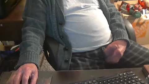 Snapshot of islandduke chatting on 12-25-24, 11:43 Duke online show from 12-25-24, 11:43