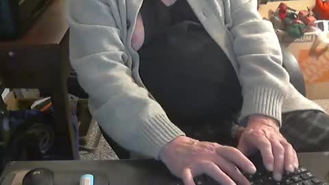 Snapshot of islandduke chatting on 01-22-25, 11:45 Duke online show from 01-22-25, 11:45