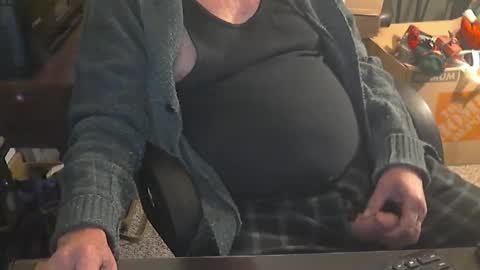 Snapshot of islandduke chatting on 01-23-25, 04:04 Duke online show from 01-23-25, 04:04