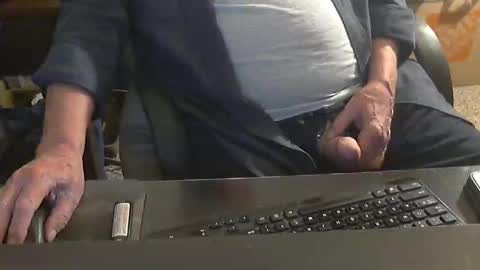 Snapshot of islandduke chatting on 09-10-25, 11:54 Duke online show from 09-10-25, 11:54