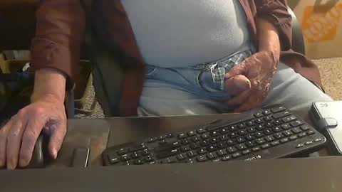 Snapshot of islandduke chatting on 09-19-25, 05:24 Duke online show from 09-19-25, 05:24