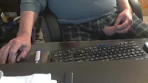 Snapshot of islandduke chatting on 11-06-25, 05:03 Duke online show from 11-06-25, 05:03