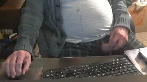 Snapshot of islandduke chatting on 11-10-25, 01:37 Duke online show from 11-10-25, 01:37