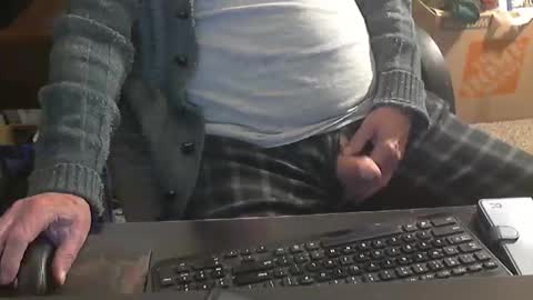 Snapshot of islandduke chatting on 11-12-25, 04:40 Duke online show from 11-12-25, 04:40