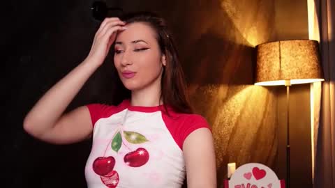 Snapshot of isoldebliss chatting on 02-18-25, 08:16 IsoldeBliss online show from 02-18-25, 08:16