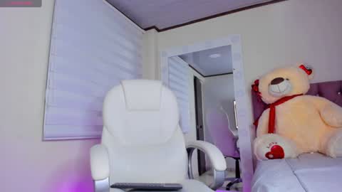 Isa  online show from 01-17-25, 04:49