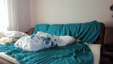 Snapshot of issabelle_69 chatting on 02-12-25, 08:27 Issabelle online show from 02-12-25, 08:27