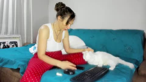 Snapshot of issabelle_69 chatting on 02-15-25, 05:30 Issabelle online show from 02-15-25, 05:30