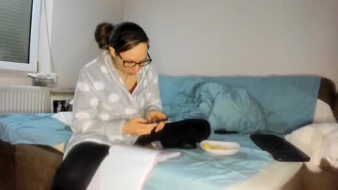 Issabelle online show from 02-25-25, 06:36