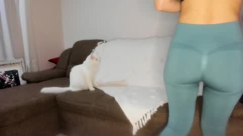 Issabelle online show from 02-28-25, 06:43