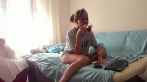 Snapshot of issabelle_69 chatting on 06-27-26, 05:45 Issabelle online show from 06-27-26, 05:45