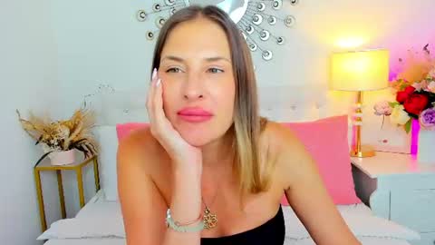 Snapshot of issabelxo chatting on 06-17-26, 12:29 Issabel online show from 06-17-26, 12:29