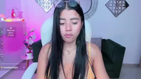 issi_loren online show from 12-22-25, 09:34