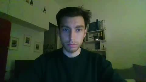 italian_boy_22 online show from 01-28-25, 10:45