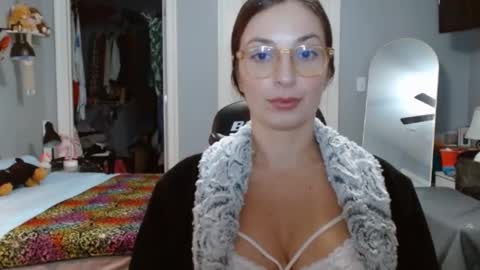 Bella Bloom online show from 12-05-24, 04:53