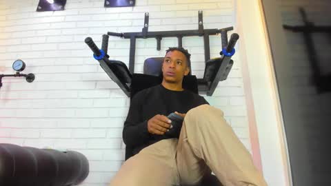 Italo Moore online show from 12-03-25, 12:14