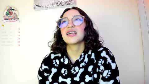 Snapshot of its__angelica_ chatting on 12-28-24, 10:44 Angelica online show from 12-28-24, 10:44