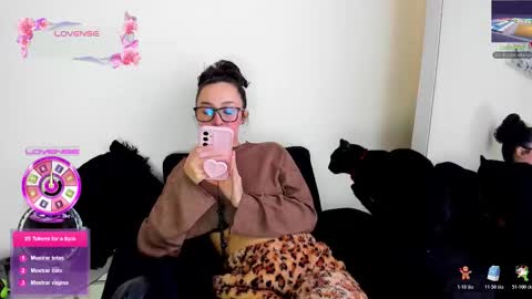 Snapshot of its__angelica_ chatting on 11-28-25, 07:38 Angelica online show from 11-28-25, 07:38