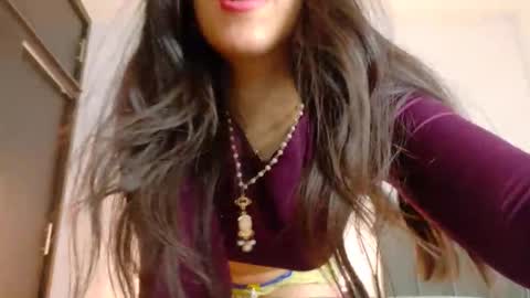 Snapshot of its_bunnyy chatting on 11-14-25, 12:42 K A R I online show from 11-14-25, 12:42