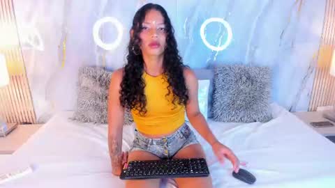 Lexie  online show from 06-18-26, 01:04