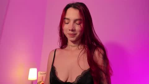 Snapshot of itscamill chatting on 11-12-25, 01:28 camill online show from 11-12-25, 01:28