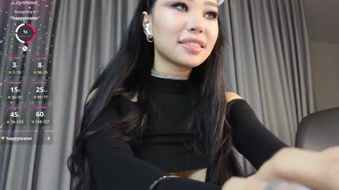 Snapshot of itsdevilcat chatting on 01-27-25, 08:17 Queen Liya online show from 01-27-25, 08:17