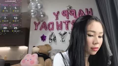 Snapshot of itsdevilcat chatting on 10-16-25, 10:33 Queen Liya online show from 10-16-25, 10:33