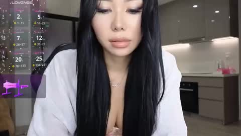 Snapshot of itsdevilcat chatting on 10-30-25, 05:35 Queen Liya online show from 10-30-25, 05:35