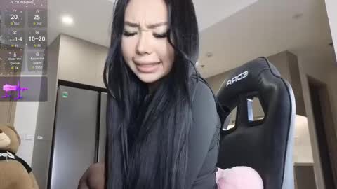 Snapshot of itsdevilcat chatting on 11-25-25, 02:50 Queen Liya online show from 11-25-25, 02:50