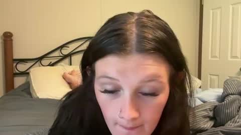 Snapshot of itskaylaaa chatting on 06-24-26, 12:31 itsKaylaaa online show from 06-24-26, 12:31