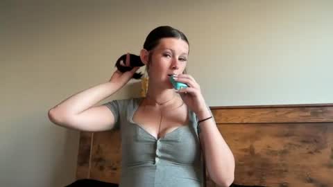 Snapshot of itskaylaaa chatting on 06-27-26, 12:15 itsKaylaaa online show from 06-27-26, 12:15