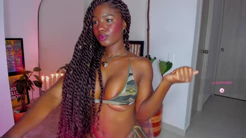 Snapshot of itslau_ chatting on 02-02-25, 10:57 lau online show from 02-02-25, 10:57