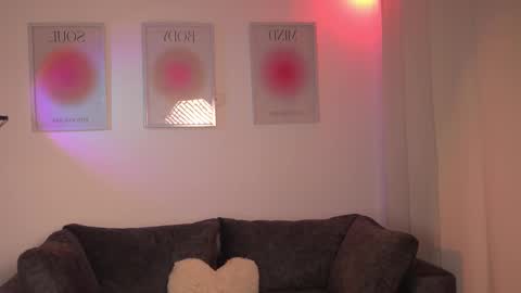 Snapshot of itslau_ chatting on 12-23-25, 01:58 lau online show from 12-23-25, 01:58