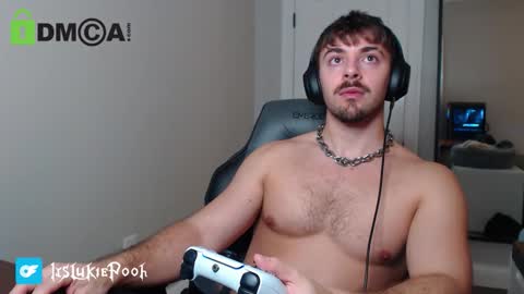 Snapshot of itslukiepooh chatting on 11-15-25, 10:15 Itslukiepooh online show from 11-15-25, 10:15