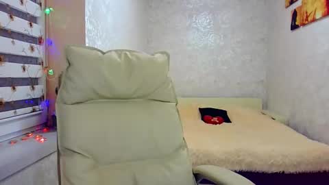 Snapshot of itslunaday chatting on 02-19-25, 06:32 itslunaday online show from 02-19-25, 06:32