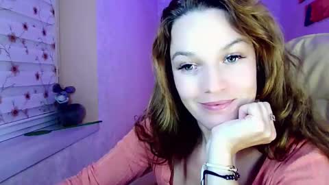 Snapshot of itslunaday chatting on 09-23-25, 05:49 itslunaday online show from 09-23-25, 05:49