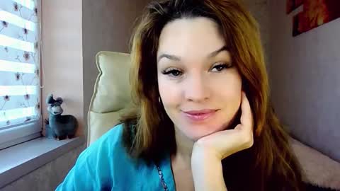 Snapshot of itslunaday chatting on 10-31-25, 11:44 itslunaday online show from 10-31-25, 11:44