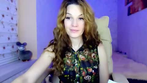 Snapshot of itslunaday chatting on 11-28-25, 08:44 itslunaday online show from 11-28-25, 08:44