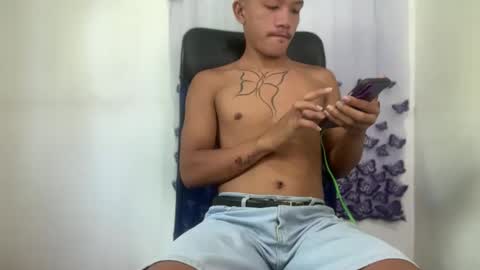 Snapshot of itsme_urboy chatting on 05-04-26, 01:12 itsme_urboy online show from 05-04-26, 01:12