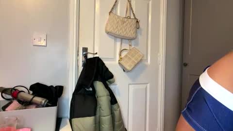 Lola online show from 04-10-26, 06:01