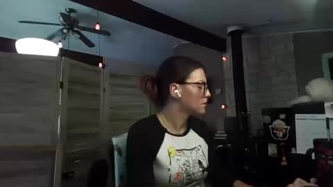 ItsMeSophie X online show from 10-14-25, 04:19