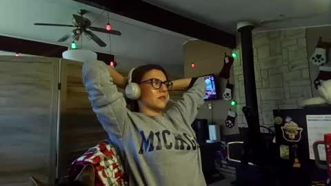 ItsMeSophie X online show from 11-17-25, 06:24