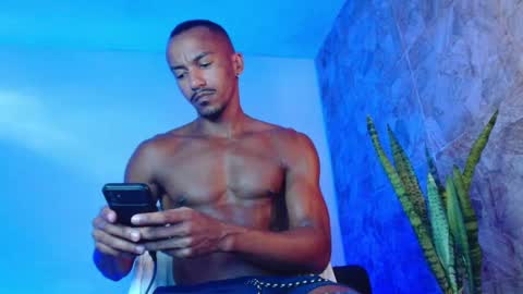 Snapshot of itsmikenoir chatting on 10-29-25, 10:28 Limited offer 50 online show from 10-29-25, 10:28