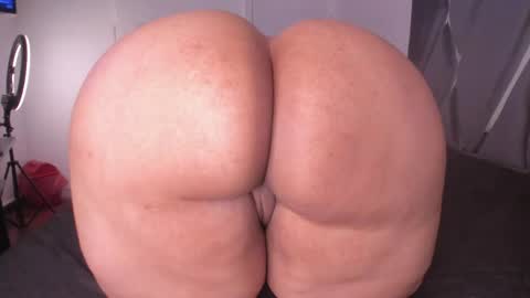 Snapshot of itsmoon_swt_ chatting on 04-30-26, 08:57 Moon online show from 04-30-26, 08:57