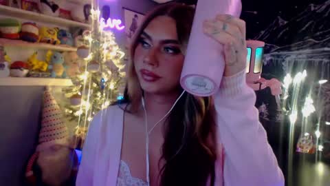 Snapshot of itsnickibabyy chatting on 12-11-24, 11:21 Nicki Foxx online show from 12-11-24, 11:21