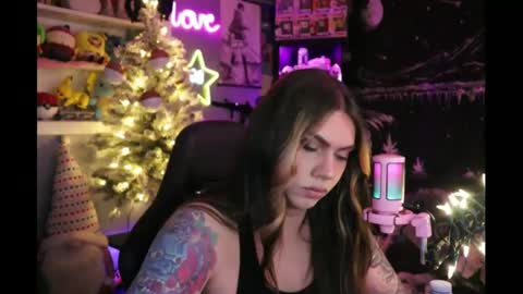 Snapshot of itsnickibabyy chatting on 12-19-24, 02:12 Nicki Foxx online show from 12-19-24, 02:12