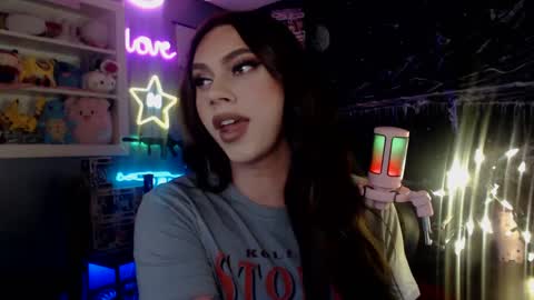 Snapshot of itsnickibabyy chatting on 01-05-25, 12:31 Nicki Foxx online show from 01-05-25, 12:31