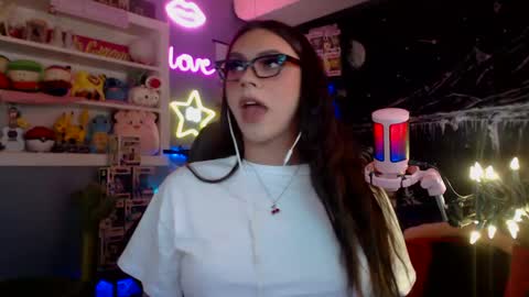 Snapshot of itsnickibabyy chatting on 01-21-25, 10:08 Nicki Foxx online show from 01-21-25, 10:08